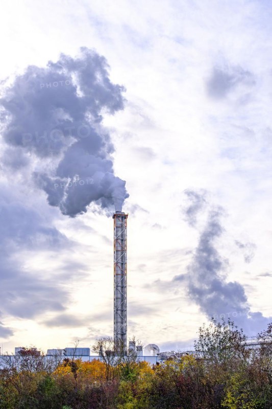 Emission from a chimney of an industrial plant, Papierfabrik Sappi Ehingen GmbH, Ehingen an der Donau, Baden-Württemberg, Germany, 30 October 2023, for editorial use only, Europe