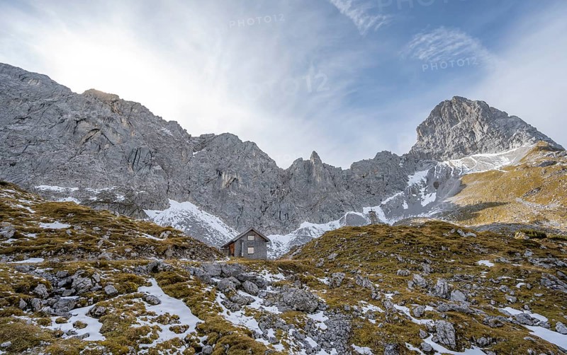 Lamsenjochhütte in autumn, rocky summit of the Lamsenspitze behind, Karwendel, Tyrol, Austria, Europe