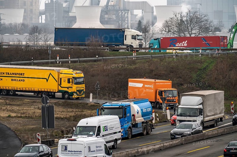 Heavy traffic at the Herne motorway junction, A42 and A43, major roadworks, many lorries, narrow, short threading from the slip road onto the A43 in the direction of Bochum, Herne, North Rhine-Westphalia, Germany, Europe