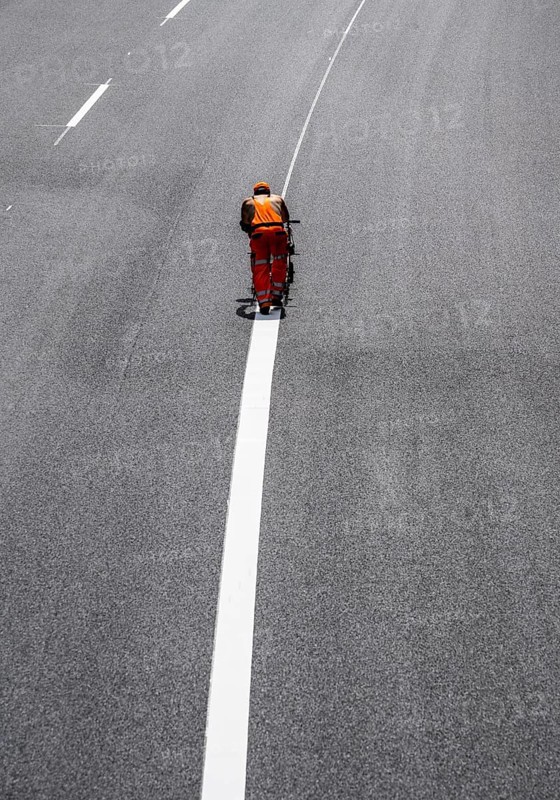 Marking work after the renewal of the road surface on the A40 motorway between the Kaiserberg junction and Mülheim-Heißen, in the direction of Essen, over a length of 7.6 kilometres, with whisper asphalt, so-called open-pored asphalt, 10-day closure of the motorway, North Rhine-Westphalia, Germany, Europe