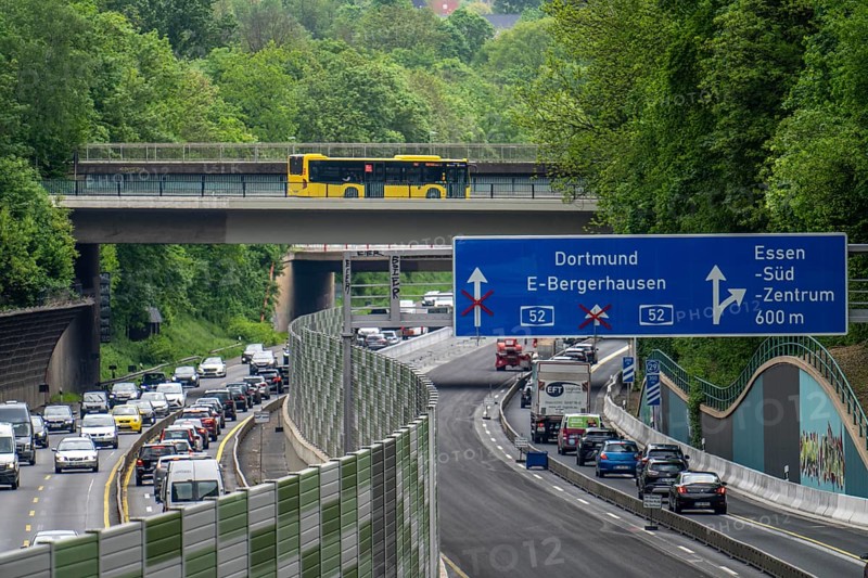 Motorway construction site on the A52 in Essen, complete refurbishment of the carriageways in both directions, over 8 years, narrowed lanes, new noise barrier and gantries, new road surface, new asphalt surface, North Rhine-Westphalia, Essen