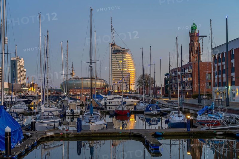 New harbour, harbour basin, harbour district, residential buildings, office buildings, Sail City building, hotel, Klimahaus Bremerhaven, marina and museum ships, part of the Harbour Worlds, in Bremerhaven, Bremen, Germany, Europe