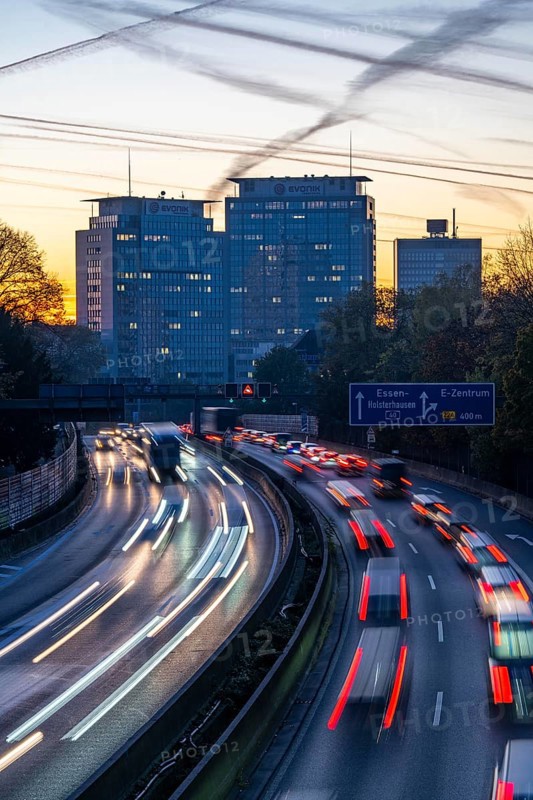Evening traffic, partly with traffic jams, slow-moving traffic on the A40 motorway, Essen skyline, Evonik Group headquarters, Essen, North Rhine-Westphalia, Germany, Europe
