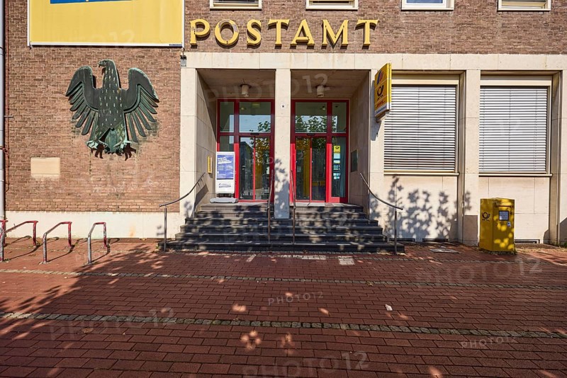 Entrance to the Wesel post office at Berliner-Tor-Platz in Wesel, Lower Rhine, Wesel district, North Rhine-Westphalia, Germany, Europe