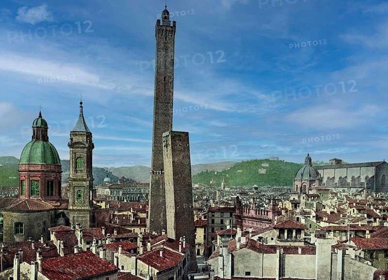 The two leaning towers Garisenda and Asinelli in Bologna, Italy, 1890, Historical, digitally restored reproduction from a 19th century original, Record date not stated, Europe