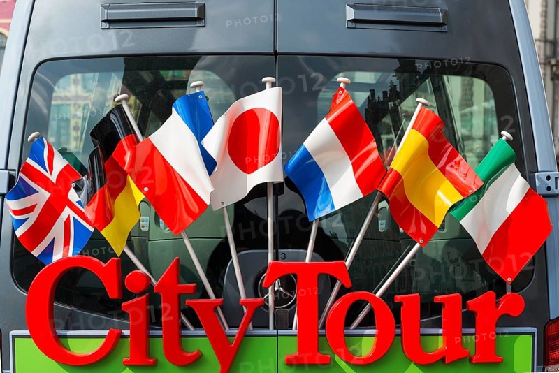 Bus for tourists for an international city tour, city trip, international, languages, tourism, travel, holiday, metropolis, sightseeing, tour, foreign language, culture, city tour