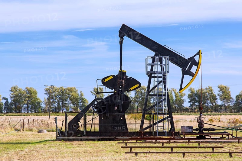 Pumpjack, pump jack operating at onshore oil well near Neuendorf, Gnitz Peninsula, Usedom island in the Baltic Sea, Mecklenburg-Vorpommern, Germany, Europe