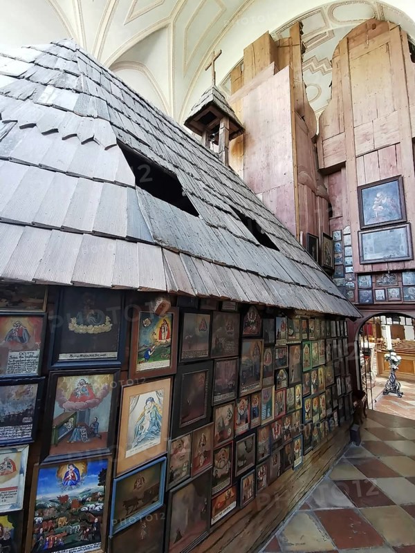 Votive pictures, votive tablets on the walls of the chapel of grace inside the church, pilgrimage church of the Assumption of the Virgin Mary in Sammarei, district of Passau, Lower Bavaria, Bavaria, Germany, Europe