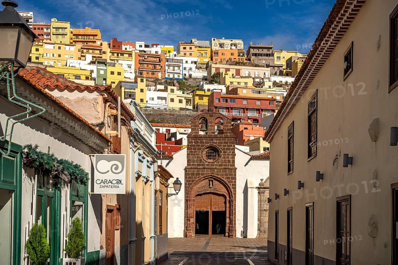 Town view with colourful houses and the Church of the Assumption of the Virgin Mary or Nuestra Senora de Asuncion in the island capital San Sebastian de La Gomera, La Gomera, Canary Islands, Spain, Europe