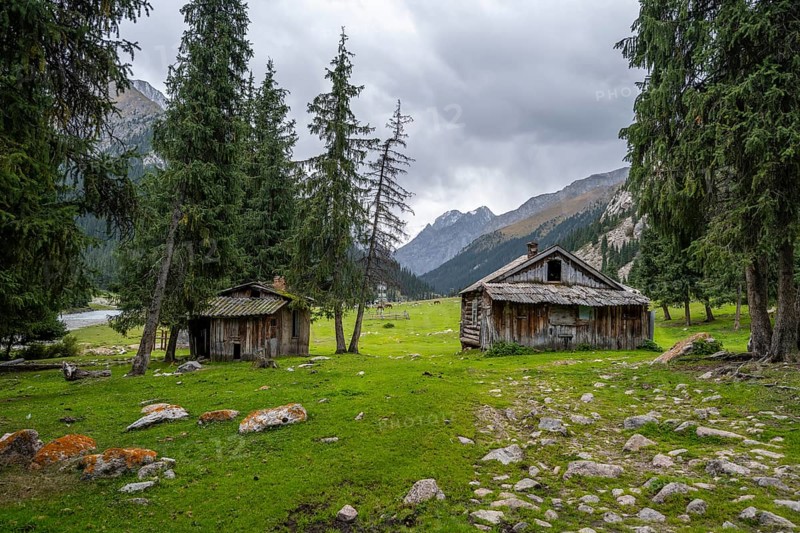 Wooden huts in a green mountain valley, Chong Kyzyl Suu Valley, Terskey Ala Too, Tien-Shan Mountains, Kyrgyzstan, Asia