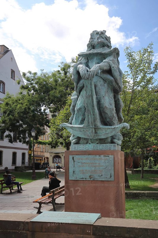 Monument to the medieval knight Reinbold Liebenzeller, sculpture, inscription, Grande Île, Strasbourg, Bas-Rhin, Alsace, France, Europe