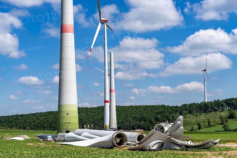 Repowering of a wind farm, near Brilon-Radlinghausen, 2 old turbines are demolished, rotors and dome are already on the ground and 4 new wind turbines are erected, each with a hub height of 160 metres, each with an output of 4.2 MW, North Rhine-Westphalia, Germany, Europe