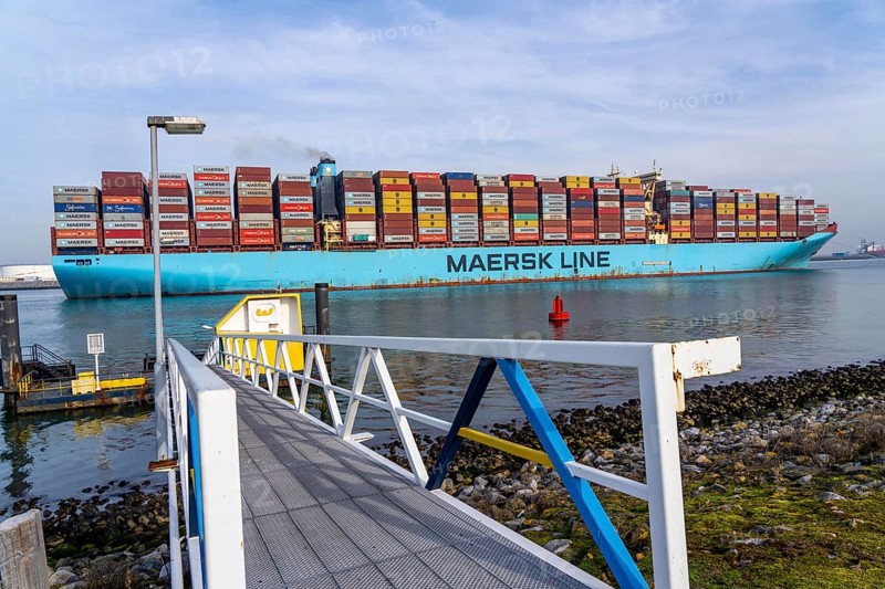 Harbour tugs bring the container freighter Madison Maersk from its berth at the RWG Container Terminal, through the Yangtzekanaal, out to sea, Maasvlakte 2 harbour, Rotterdam, Netherlands