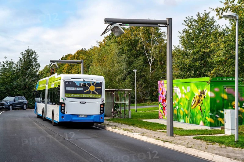 Electric bus from Stadtwerke Münster, at a fast charging station, bus stop, Dieckmannstrasse bus turnaround in Münster Gievenbeck, 16 electric buses are currently running on green electricity in Münster, North Rhine-Westphalia, Germany, Europe