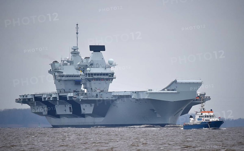 Aircraft carrier HMS Queen Elizabeth on the Elbe between Hamburg and the North Sea, Schleswig-Holstein, Germany, Europe