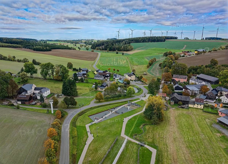 German-German Museum Mödlareuth, with a detailed replica of the Wall. The former German-German border, now the state border between Bavaria and Thuringia, runs right through the centre of the village. Aerial photo. Mödlareuth, Thuringia, Germany, Europe