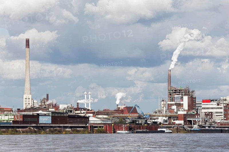 Chempark Krefeld-Uerdingen, loading site on the Rhine, chemical industry, Krefeld, North Rhine-Westphalia, Germany, Europe