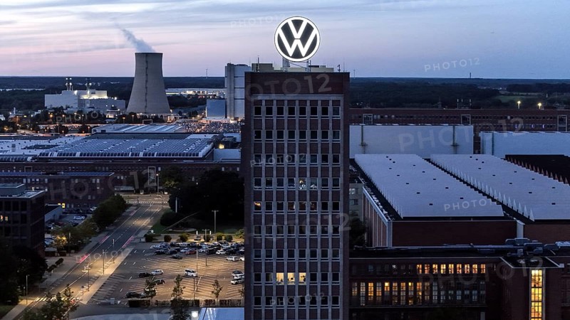 VW logo on the brand tower at the Group headquarters in Wolfsburg, 29/09/2024. The Volkswagen Group has announced cost-cutting measures for its German plants, Wolfsburg, Lower Saxony, Germany, Europe