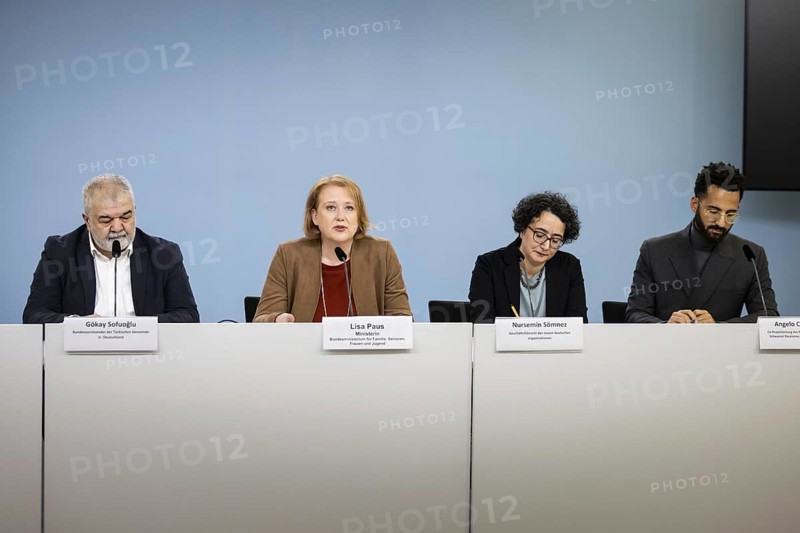 (from left to right) Gökay Sofuoglu, Federal Chairman of the Turkish Community in Germany, Lisa Paus (Bündnis 90/Die Grünen), Federal Minister for Family Affairs, Senior Citizens, Women and Youth, Nursemin Soemnez, Managing Director of the new German organisations, and Angelo Camufingo, Co-Project Manager of the Anti-Black Racism Competence Network at Each One Teach One, photographed at a press conference on Engagiert gegen Menschenfeindlichkeit at the BMFSFJ in Berlin, 15.02.2024. Photographed on behalf of the Federal Ministry for Family Affairs