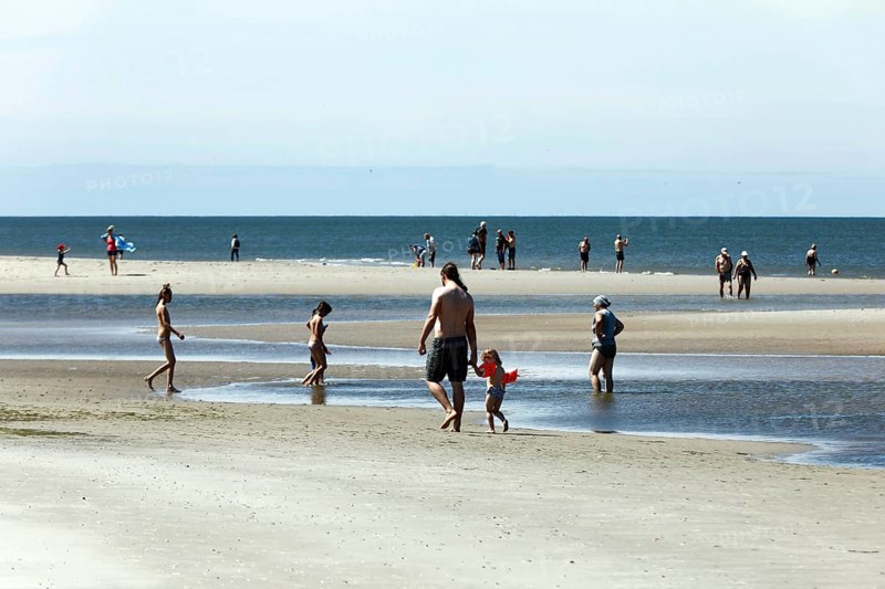 Holidaymakers on the beach on the island of Amrum, Norddorf, 15.06.2020