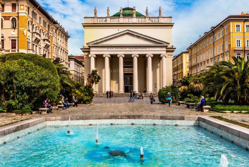 Canale Grande canal ends at the square in front of the church of Sant'Antonio Taumaturgo, in the heart of Borgo Teresiano, Trieste, harbour town on the Adriatic, Friuli, Italy, Trieste, Friuli, Italy, Europe