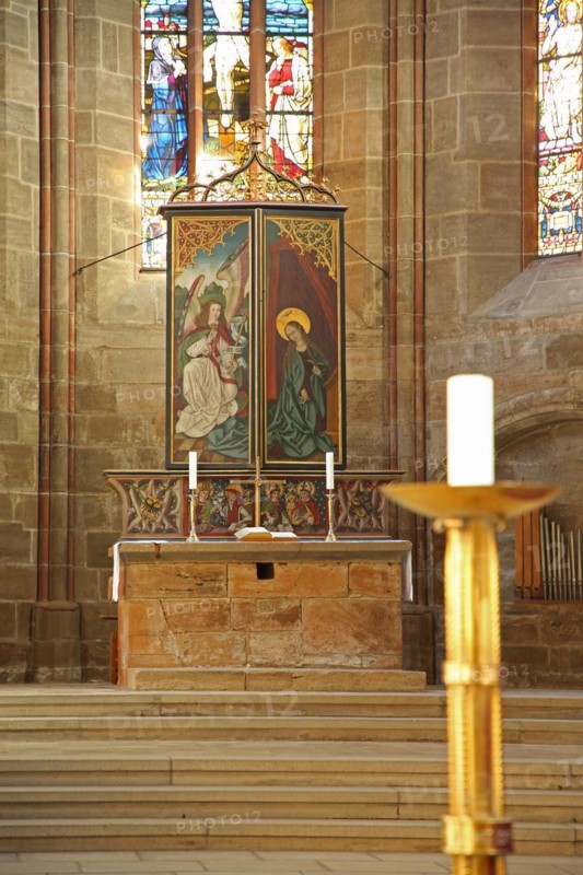 Altar with painting, stained glass window with crucifix and candlestick, stained glass, arts and crafts, painting, collegiate church, Feuchtwangen, Middle Franconia, Franconia, Bavaria, Germany, Europe