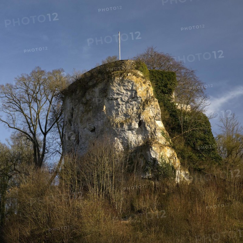 The steep limestone cliff on which Canstein Castle stands, Marsberg, Sauerland, North Rhine-Westphalia, Germany, Europe