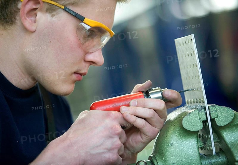 Wildau, DEU, 08.05.2008, A trainee in the training workshop of Trainico, training as an aircraft mechanic, Wildau, Brandenburg, Germany, Europe
