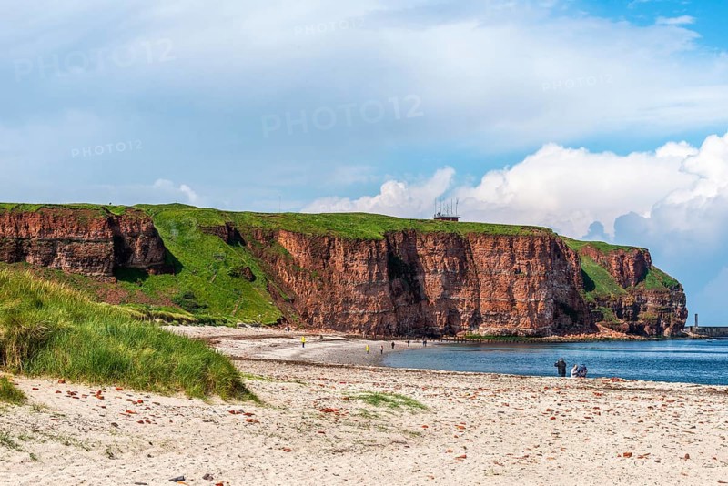 View over the Nordstrand, red sandstone cliff on the offshore island of Heligoland, North Sea, Pinneberg district, Schleswig-Holstein, Germany, Europe