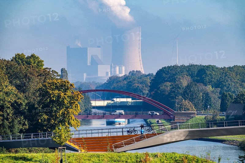 New bridge over the Rhine-Herne Canal and the Emscher, leap over the Emscher, bicycle and pedestrian bridge, 412 metres long, at the so-called Emscherland, Castrop-Rauxel water cross, background: UNIPER coal-fired power station Datteln 4, North Rhine-Westphalia, Germany, Europe