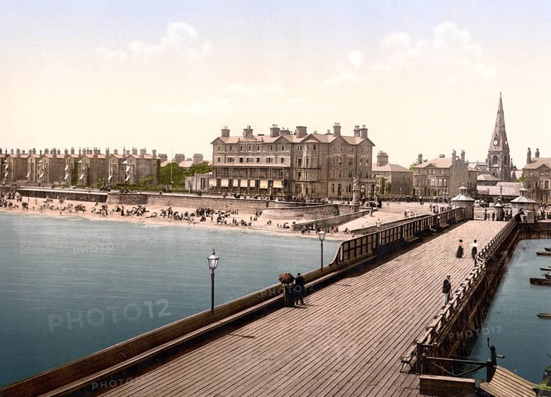 Royal Hotel vom Pier, Lowestoft, England / Royal Hotel from pier, England, Historic, digitally restored reproduction from a 19th century original, 1880, Record date not stated