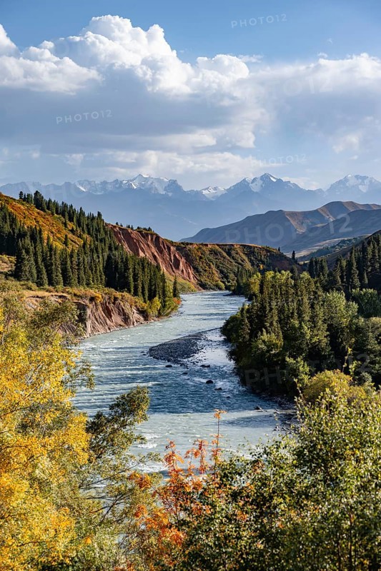 Naryn River and mountain panorama in autumn, at the confluence of the Kichi-Naryn and Chong-Naryn, Eki-Naryn or Two Naryn, Naryn region, Kyrgyzstan, Asia