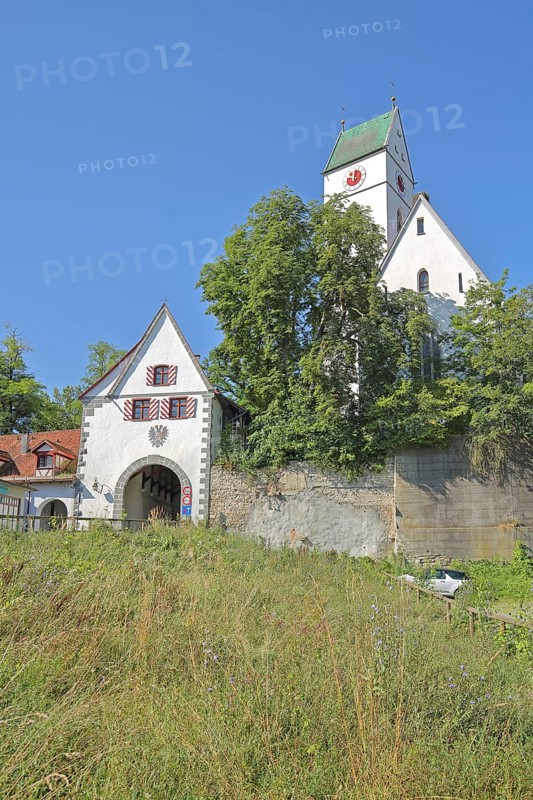 Historic Zwiefalter Tor and Gothic St George's Church, town gate, town tower, Riedlingen, Upper Swabia, Swabia, Baden-Württemberg, Germany, Europe