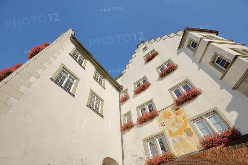 Historic gate castle with stepped gable, oriel and wall painting, wall painting, view upwards, town gate, town tower, Bärenplatz, Tettnang, Lake Constance area, Baden-Württemberg, Germany, Europe