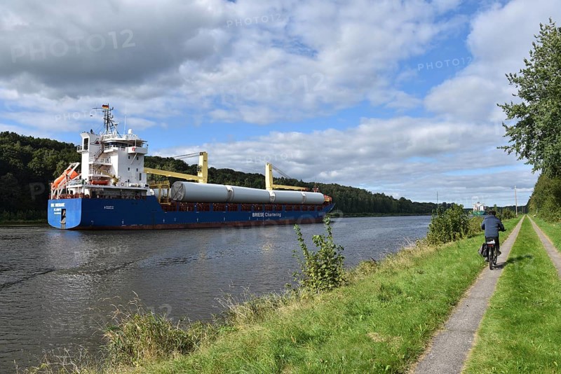 Cargo ship Brisbane sailing in the Kiel Canal, Kiel Canal next to a cycle path, Schleswig-Holstein, Germany, Europe