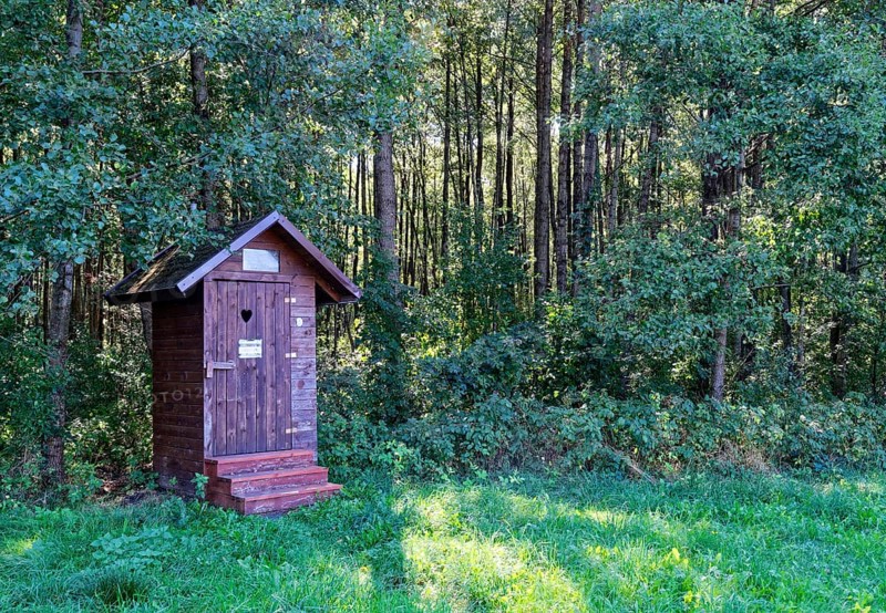 Wooden toilet block in a car park for hikers in the south of the Wigry National Park near Krusznik in northern Poland. Krudznik, Podlaskie, Poland, Europe