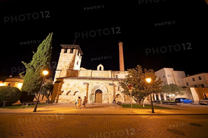 Romanesque church Iglesia de Santa Maria de la Horta at night, historic centre of Zamora, province of Zamora, Castile and Leon, Spain, Europe