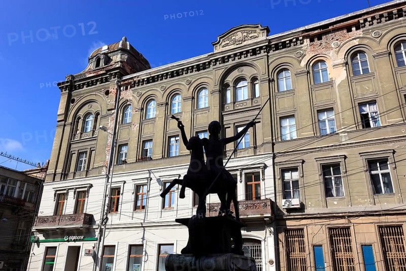 Building at the Piata St George, Sf. Gheorghe, Statue of the Dragon Toeter, Romania, Banat, Timisoara, Timisoara, Europe