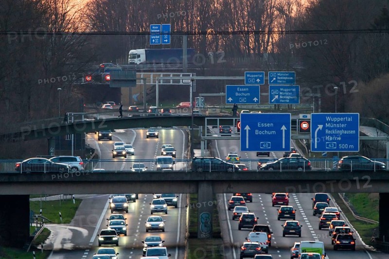 Motorway A40, Ruhrschnellweg, near Bochum, dense evening traffic, in front of the motorway junction Bochum, A43, view in west direction, North Rhine-Westphalia, Germany, Europe