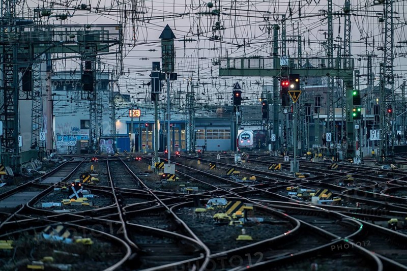 Empty tracks in front of Cologne Central Station, 3-day strike of the railway union GDL, only very few local and long-distance trains are running, empty Cologne Central Station, which is usually full of travellers and trains during rush hour, Cologne, North Rhine-Westphalia, Germany, Europe