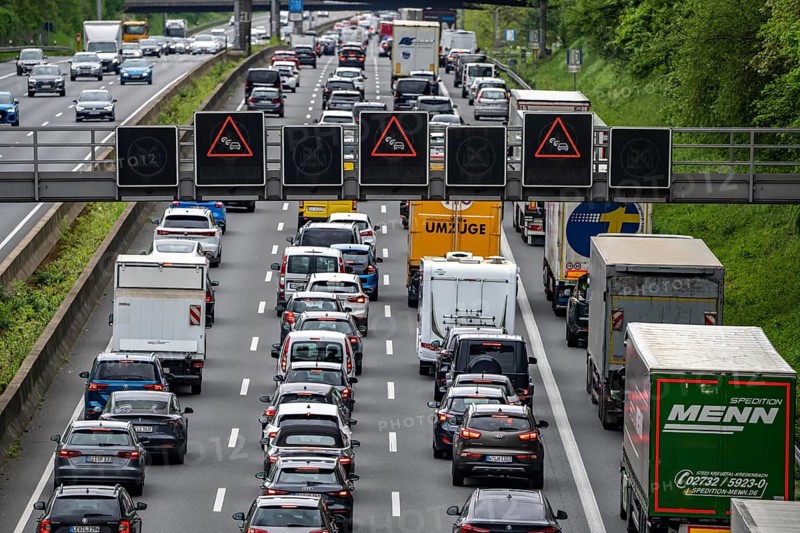 The A3 motorway, heavy traffic on 8 lanes, including the temporarily open hard shoulder, in front of the Hilden motorway junction, looking south, near Erkrath, traffic jam after accident, information board showing delays, North Rhine-Westphalia, Germany, Europe
