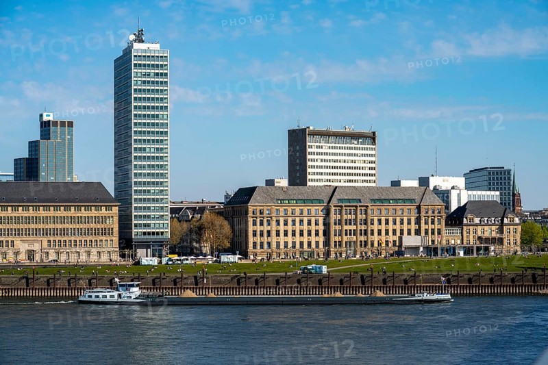 The State Chancellery of North Rhine-Westphalia, seat of the Prime Minister, skyline of Düsseldorf, Mannesmannufer, on the Rhine, on the right the Villa Horion, next to the State House, North Rhine-Westphalia, Germany, Europe