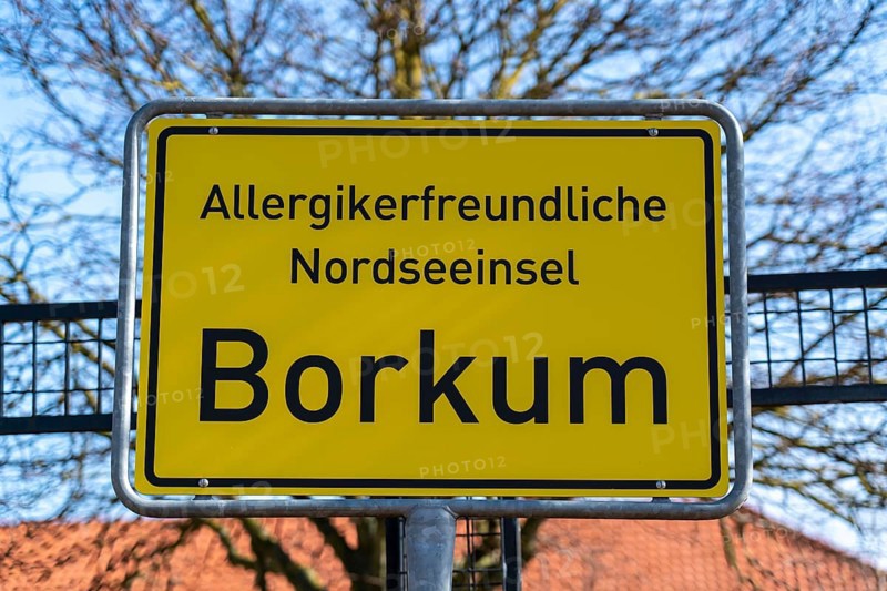 Town entrance sign, Allergy-friendly North Sea island, North Sea island of Borkum, Lower Saxony, Germany, Europe