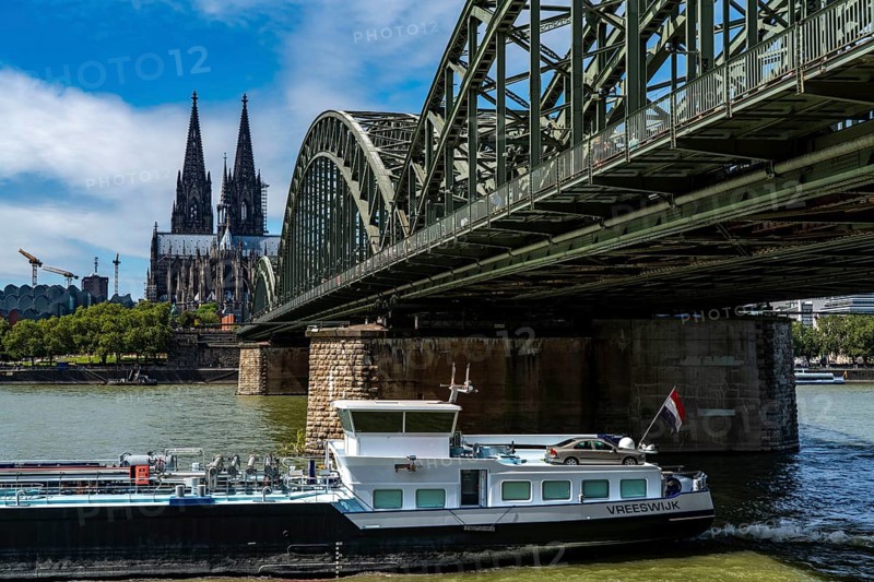 Cologne Cathedral, view from Deutzer Ufer, Hohenzollern Bridge, railway bridge over the Rhine, Cologne, North Rhine-Westphalia, Germany, Europe