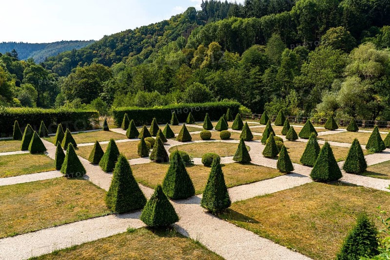 Baroque gardens of Bürresheim Castle, castle north-west of Mayen in Nettetal, Rhineland-Palatinate, Germany, Europe