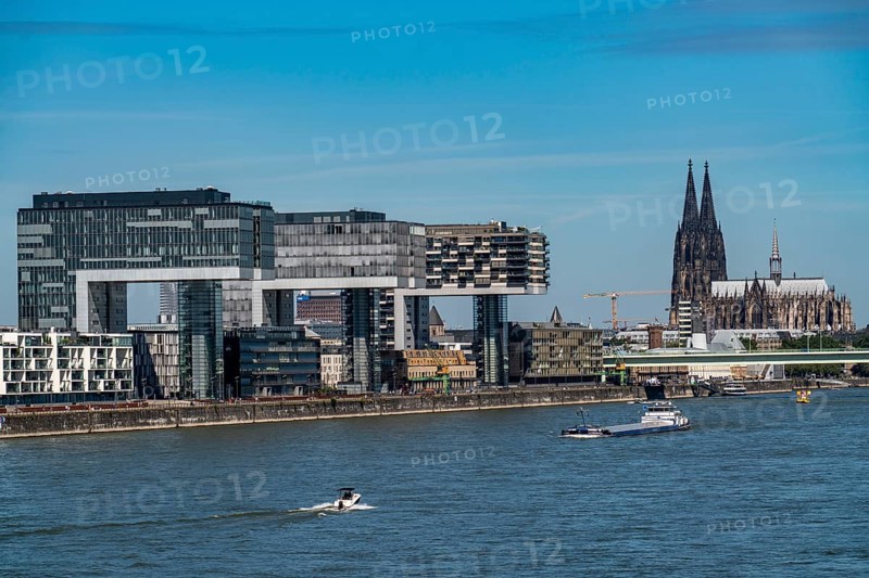 Crane houses, at the customs harbour, Cologne South, residential and office high-rises, cargo ships, Cologne Cathedral, Cologne, North Rhine-Westphalia, Germany, Europe