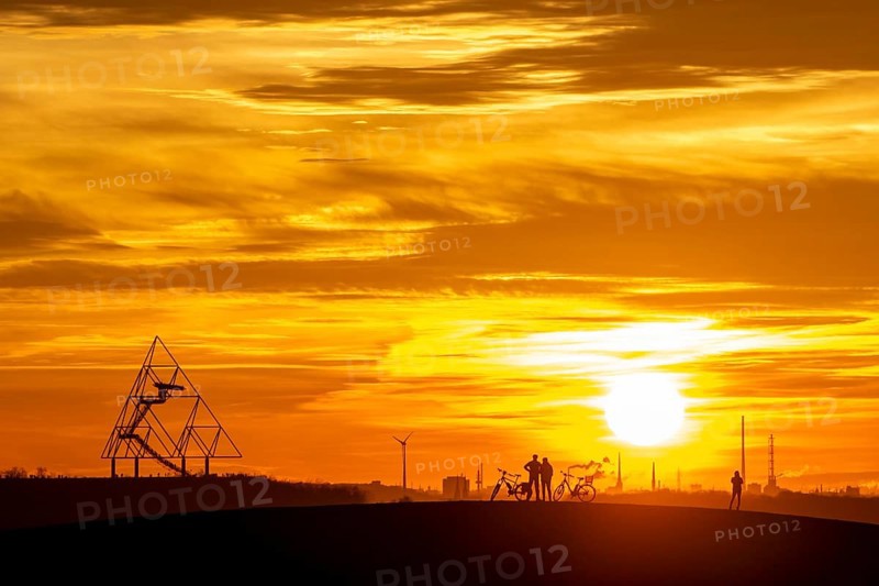 Red evening sky, sunset, view from the Mottbruch slagheap in Gladbeck, to the west, to the slagheap at Beckstrasse, in Bottrop with the Tetraeder, North Rhine-Westphalia, Germany, Red evening sky, sunset, view from the Mottbruch slagheap in Gladbeck, to the west, to the slagheap at Beckstrasse, in Bottrop with the Tetraeder, North Rhine-Westphalia, Germany, Europe