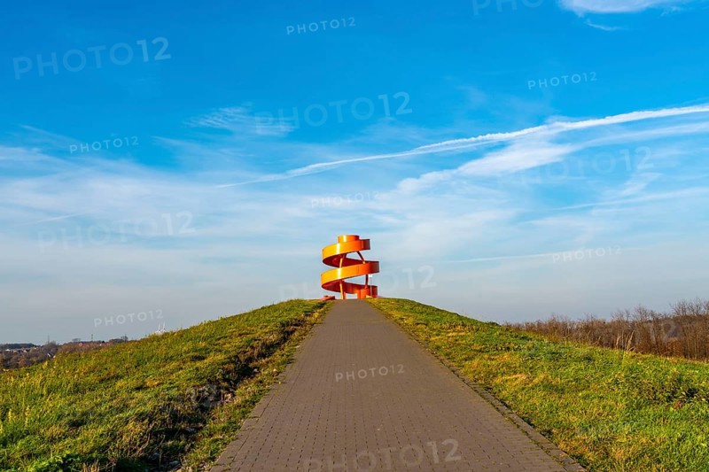 Sculpture Haldenzeichen, observation tower, Halde Franz, part of the Lippepark in Hamm, 5 slag heaps were connected to form a kind of leisure landscape area, Hamm, North Rhine-Westphalia, Germany, Europe
