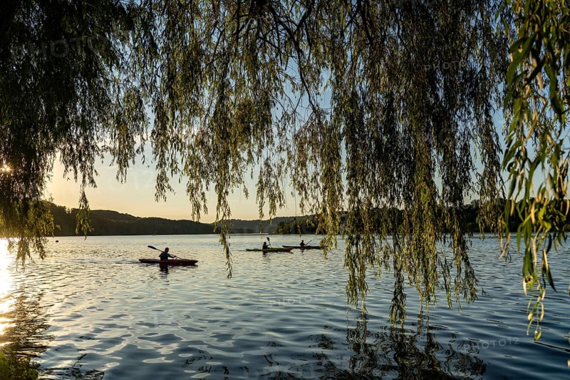 Lake Baldeney, kayaks, summer evening on the eastern shore, Essen, North Rhine-Westphalia, Germany, Europe
