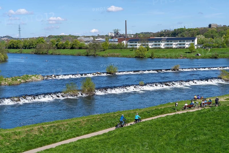 Ruhr weir near Hattingen, section of the Ruhr Valley cycle path along the Ruhr, North Rhine-Westphalia, Germany, Europe